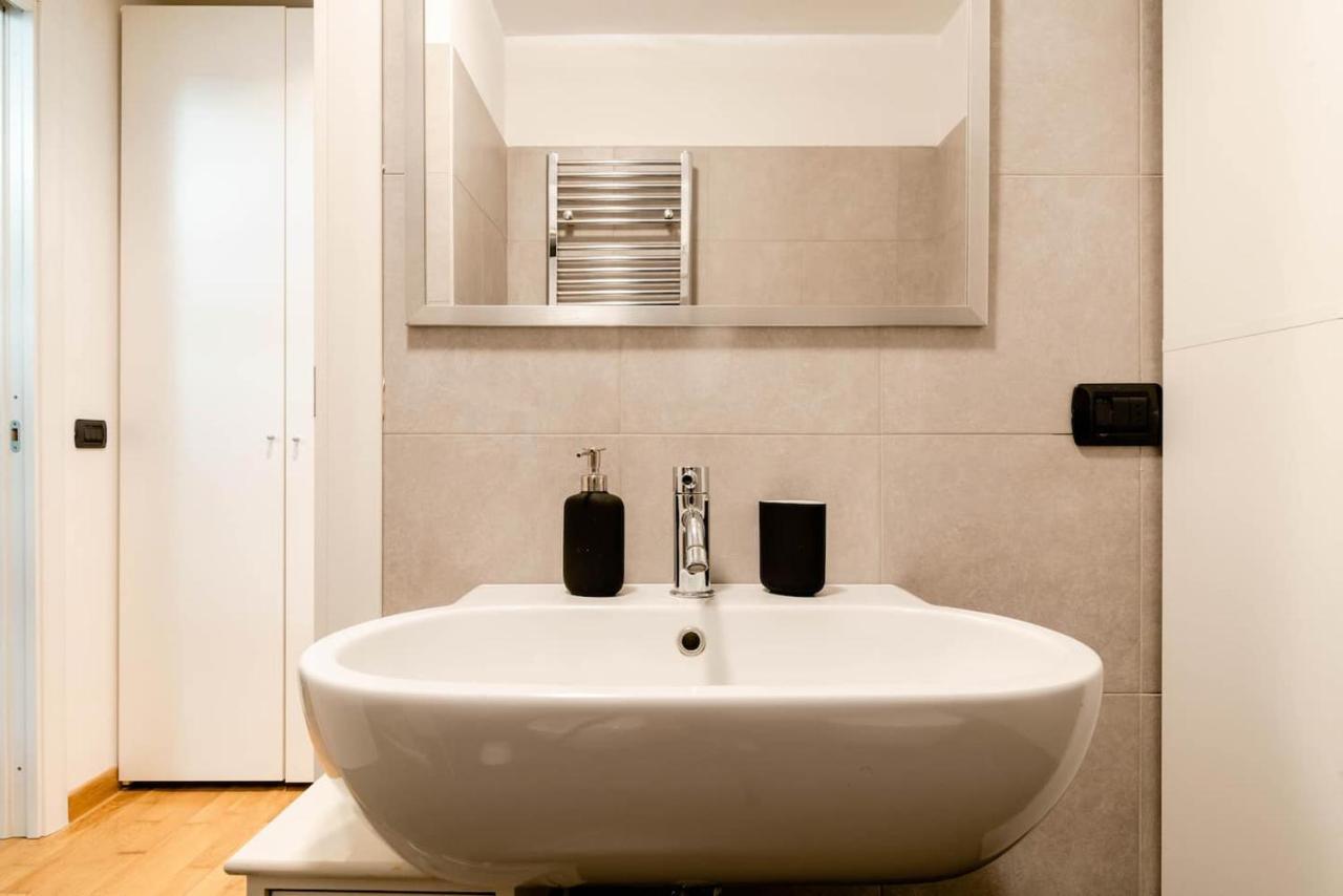 Central Studio Apartment - 24H Self Checkin Milan Luaran gambar